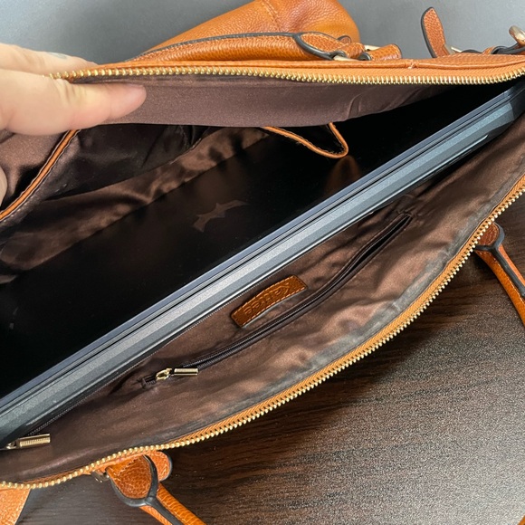 KATTEE large capacity shoulder bag with metal feet and buckle details - Picture 16 of 16